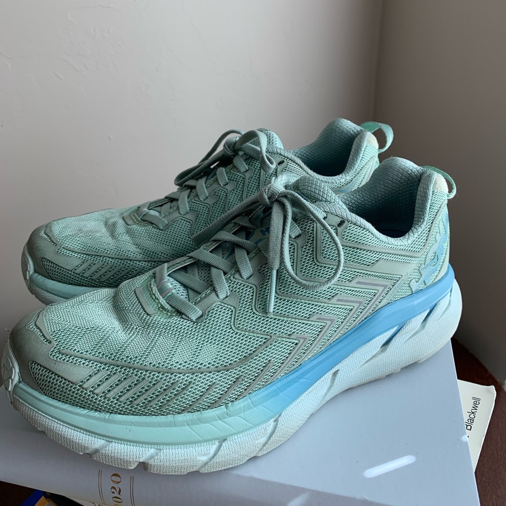 HOKA one one OV